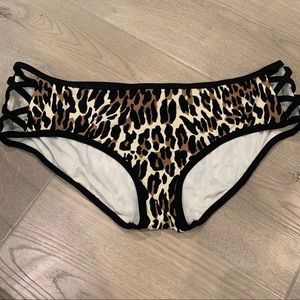 Leopard bikini bottoms EUC